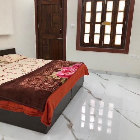 Ramaya Home Stay Варанасі Екстер'єр фото