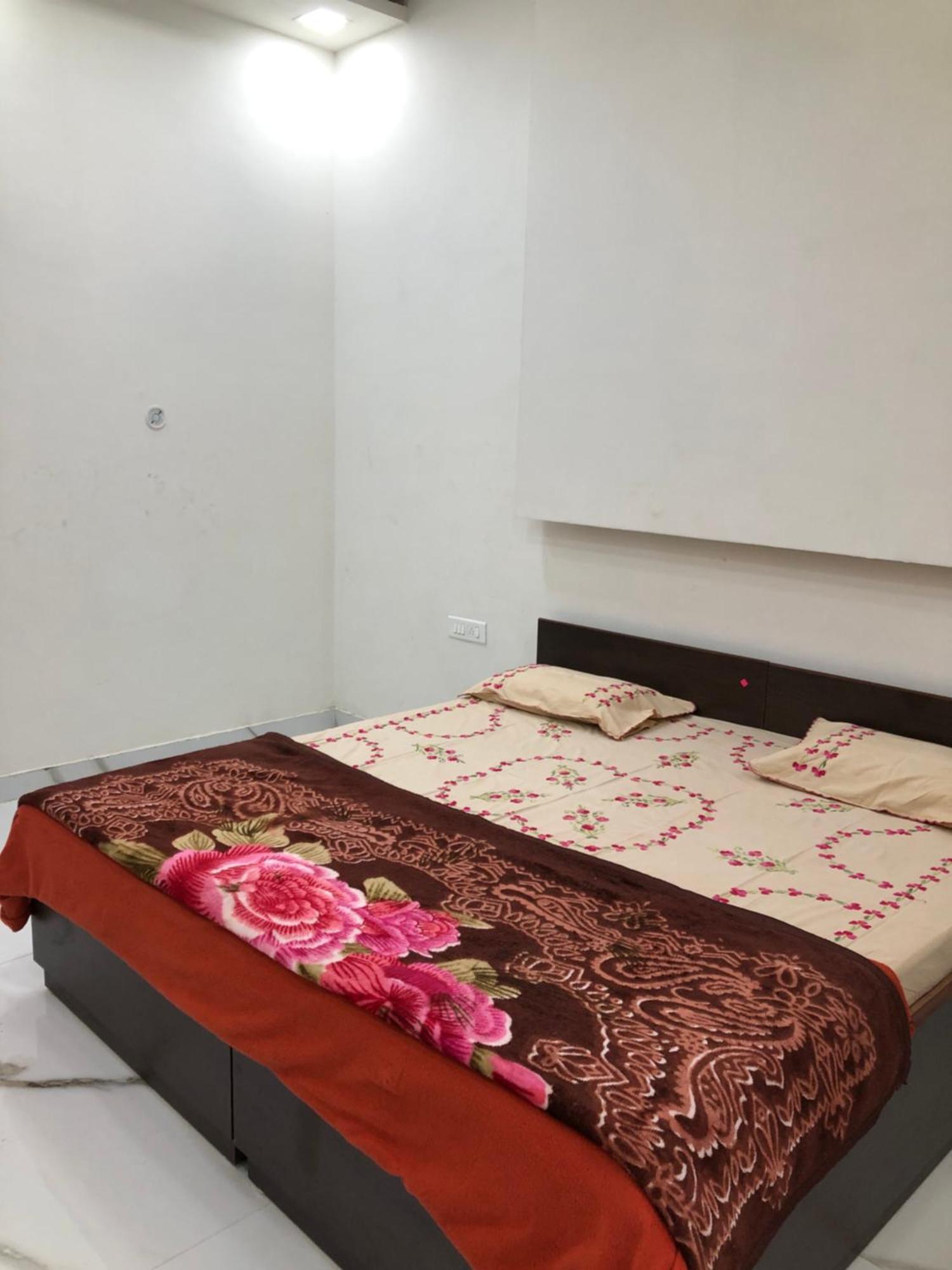 Ramaya Home Stay Варанасі Екстер'єр фото